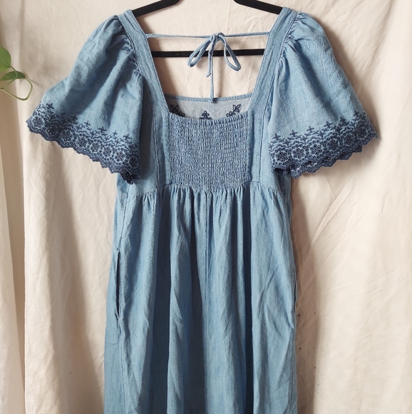 NWT Medium Wash Midi Embroidered Folk Dress - Picture 8 of 8